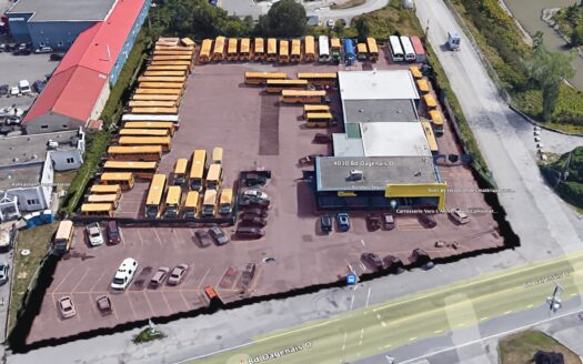 Bâtisse industrielle à Laval – terrain 81 000 pc (Autoroute 13)
